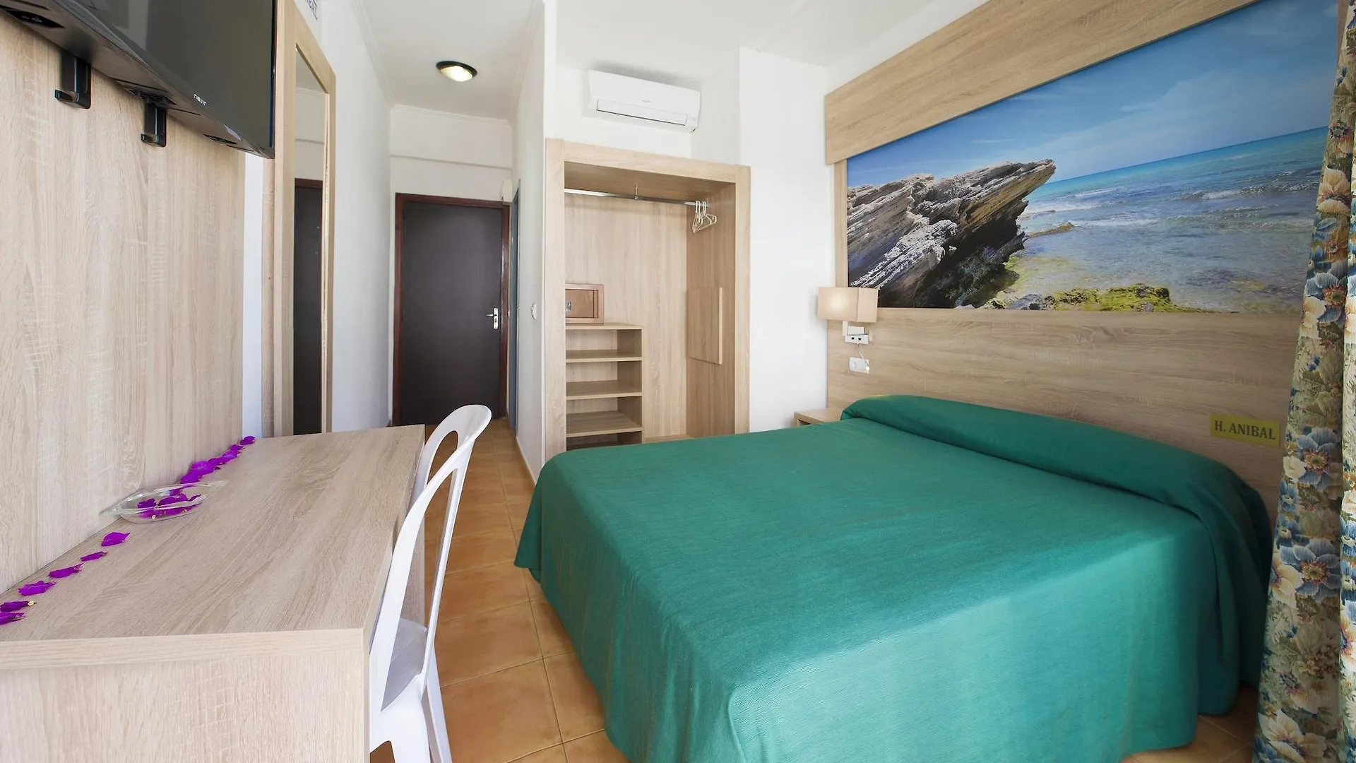 Hostal Anibal - Ab Group Hotel Sant Antoni de Portmany 2*,  Espanha